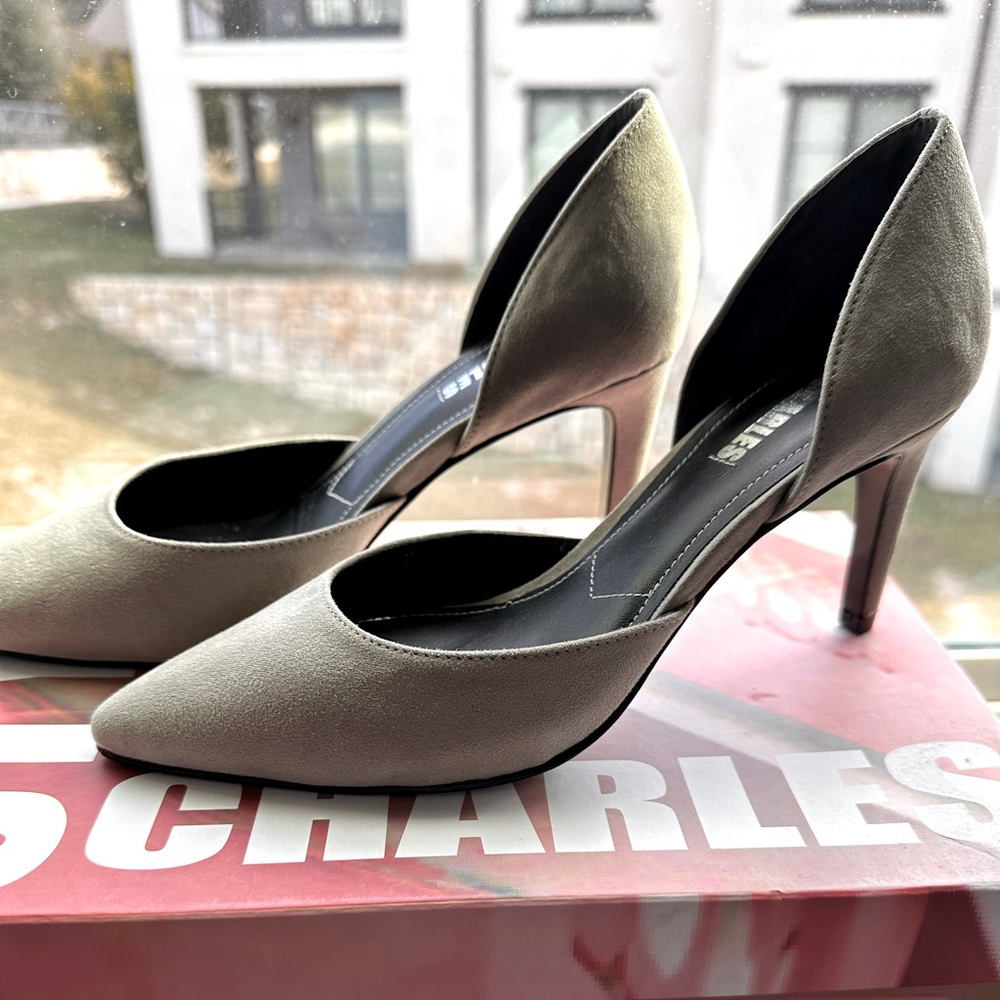 Charles by Charles David. New in box. Never worn. 6M